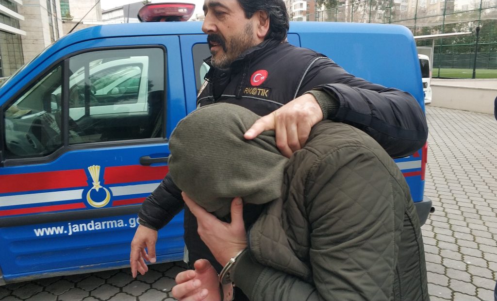 Yenidoğan’da Evinde uyuşturucu madde ele geçen genç tutuklandı