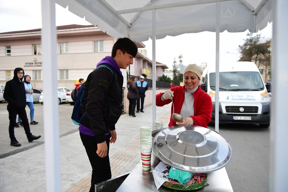Altınordu Belediyesinden öğrencilere çorba ikramı