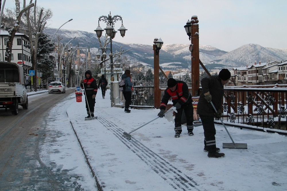 Amasya’da kar küreme çalışmaları