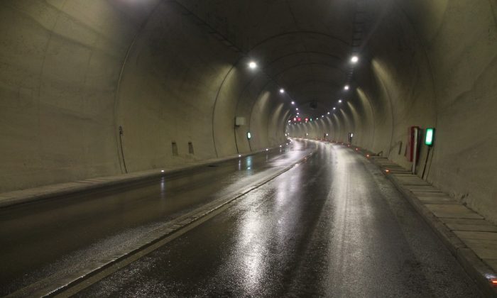 Ferhat Tüneli trafiğe açıldı