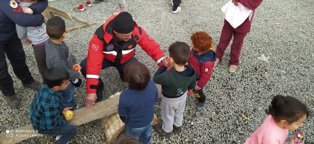 Samsun itfaiyesi Elazığ’da depremden etkilenen çocuklar ile yakından ilgilendi