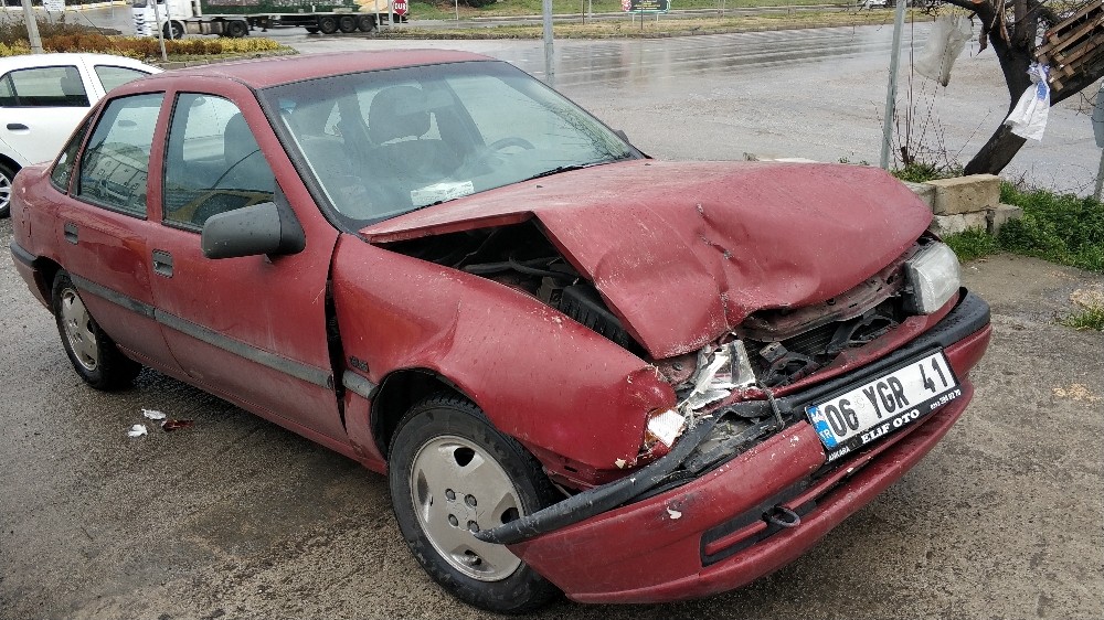 Samsun’da otomobil ile ticari araç çarpıştı: 6 yaralı