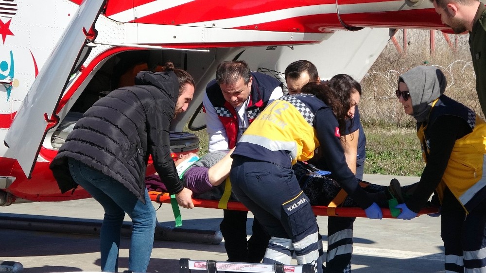 Samanlıkta düşen kadın ambulans helikopterle hastaneye sevk edildi