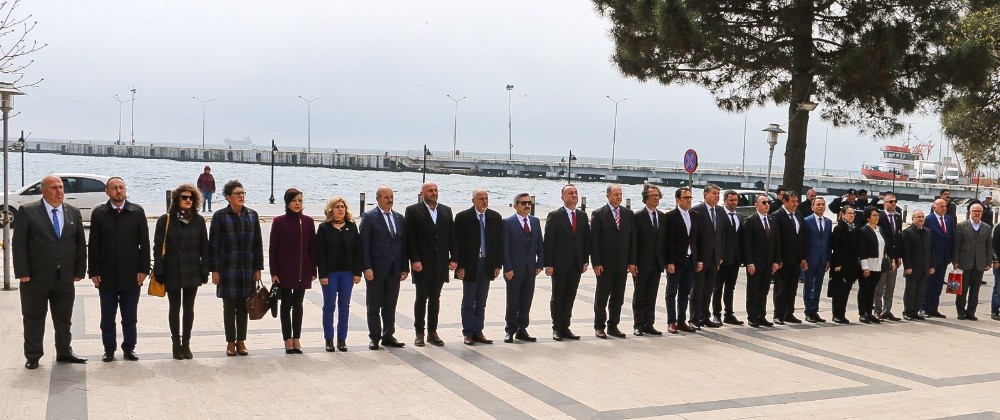 Sinop meclisinden şehitler için saygı duruşu