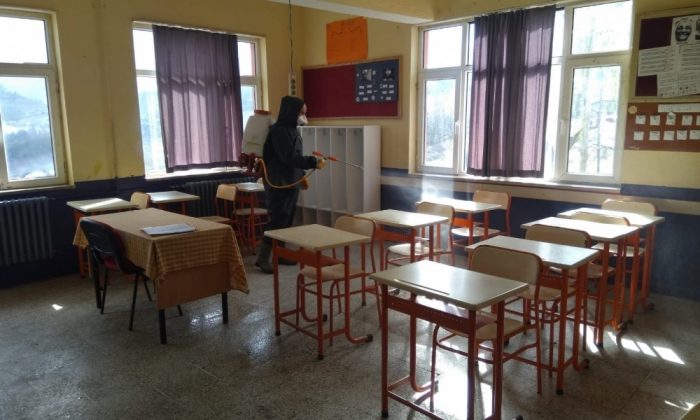 Türkeli’deki okullar dezenfekte edildi