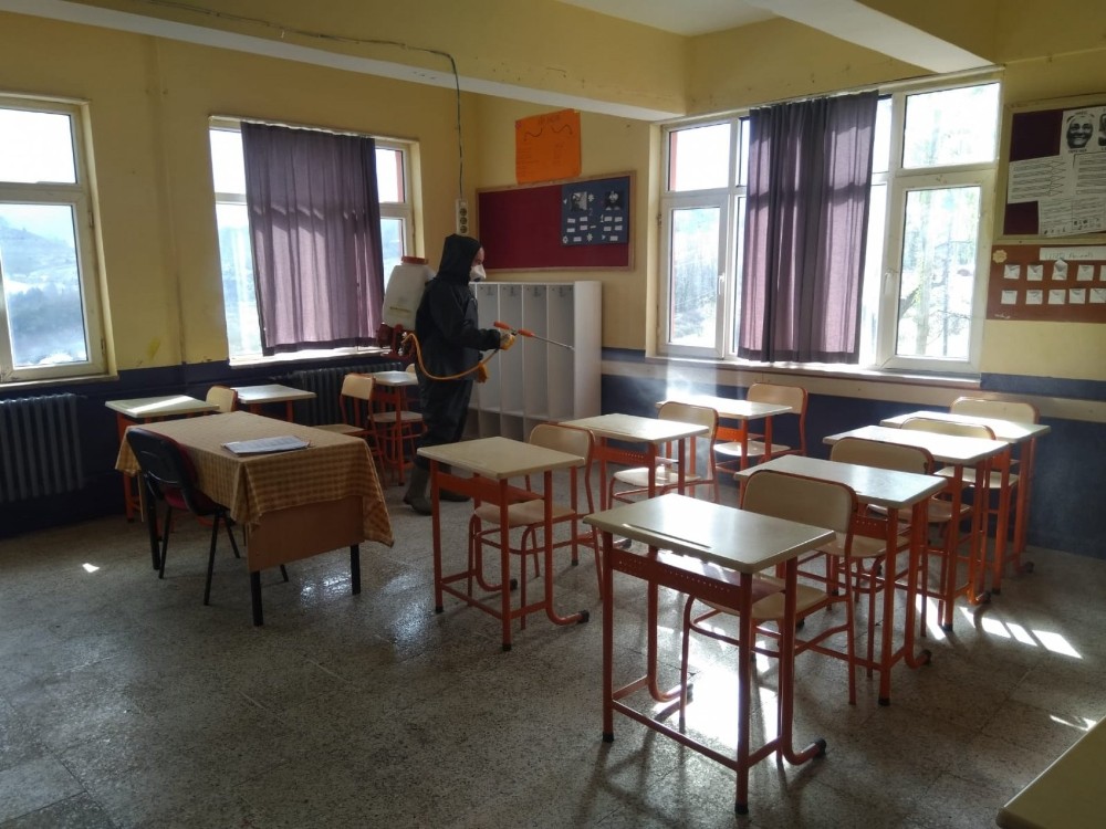 Türkeli’deki okullar dezenfekte edildi