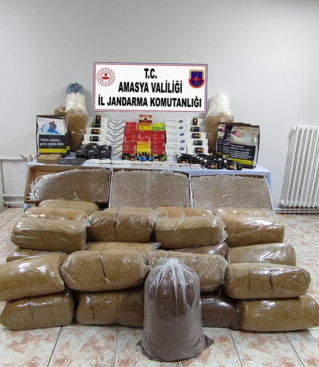 Amasya’da gümrük kaçağı 200 kilogram tütünle 159 bin makaron ele geçirildi
