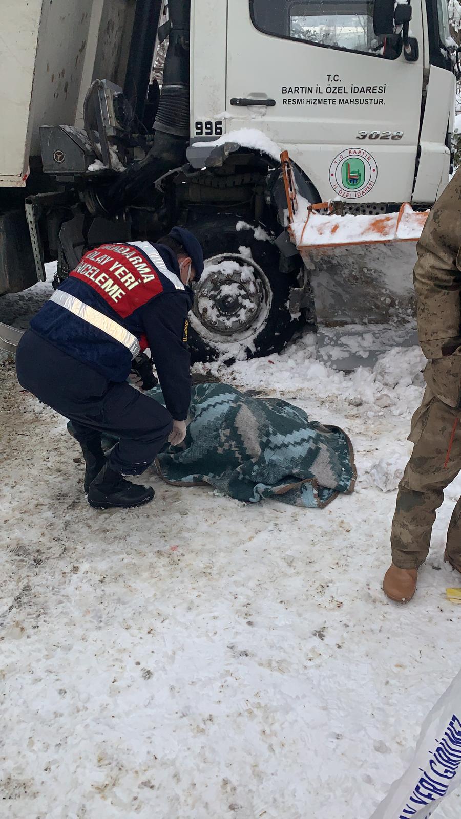 Bartın’da kar küreme kamyonu ile greyder arasında sıkışan kişi öldü