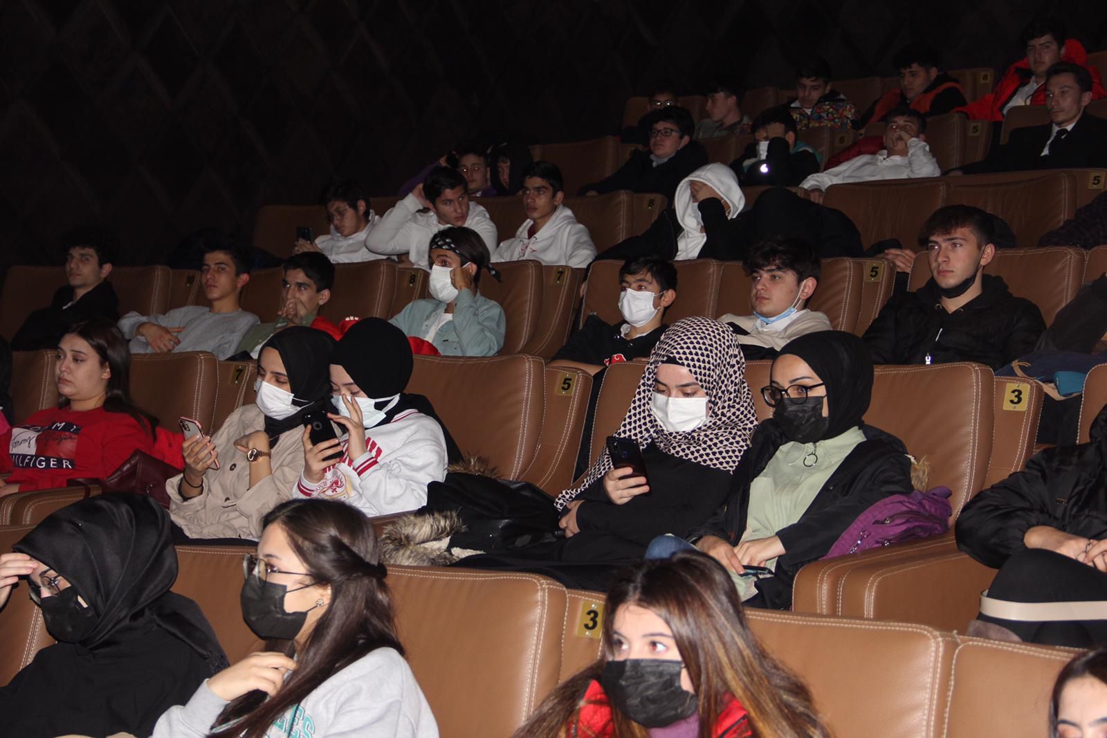 Bolu’da öğrenciler “Kesişme; İyi ki Varsın Eren” filmini izledi