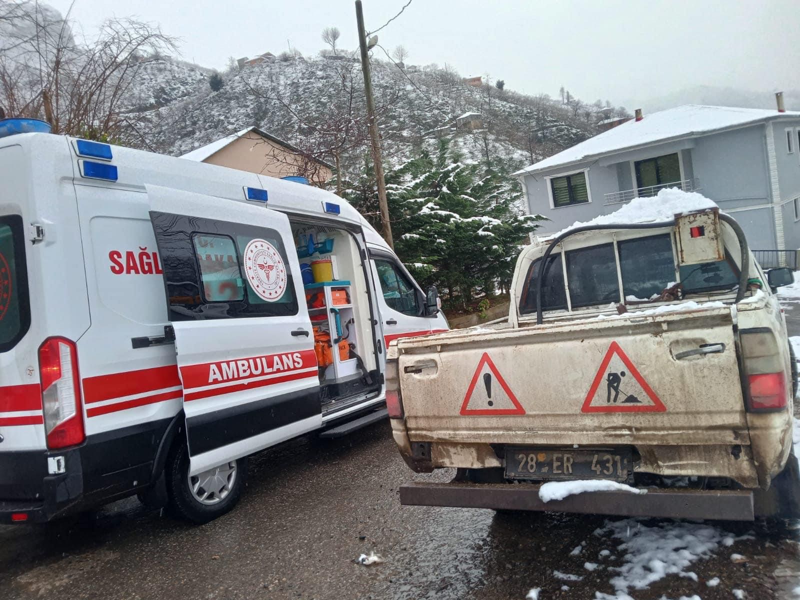 Giresun’da ekipler yolu kapanan köydeki hasta için seferber oldu