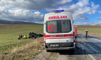 GÜNCELLEME – Amasya’da sporcuları taşıyan minibüs devrildi, bir kişi öldü, 16 kişi yaralandı