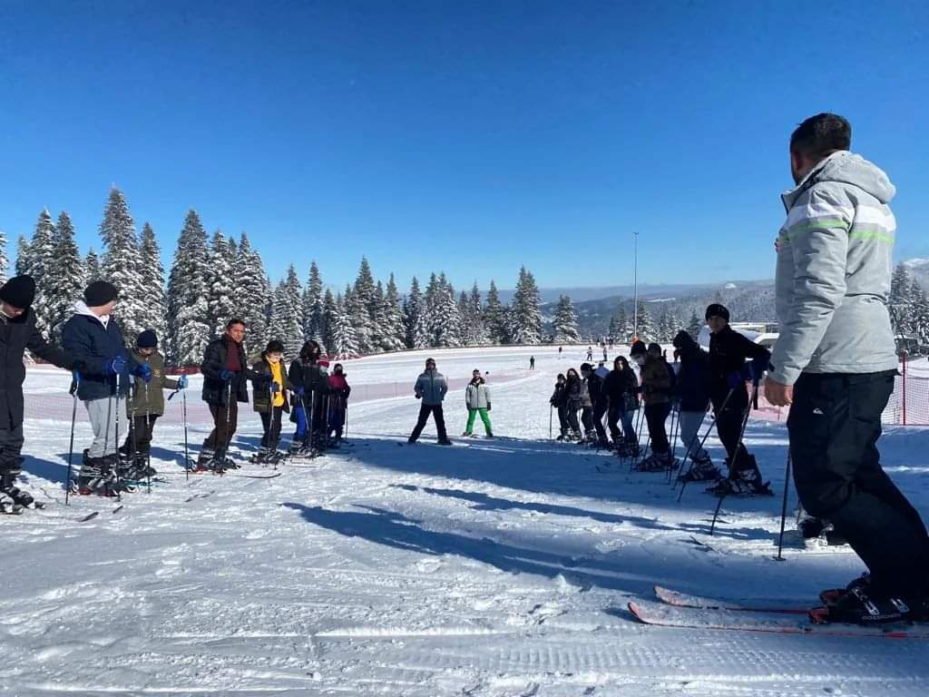 Ilgaz Dağı’nda öğrencilere kayak eğitimi