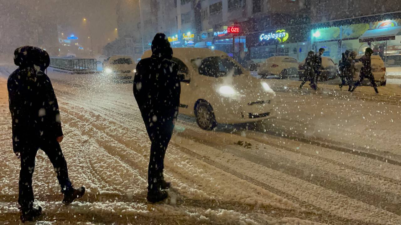 Karabük’te kar yağışı etkili oluyor