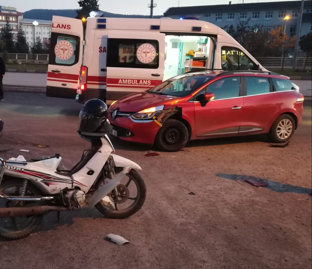 Karabük’te otomobil ile çarpışan motosikletin sürücüsü yaralandı