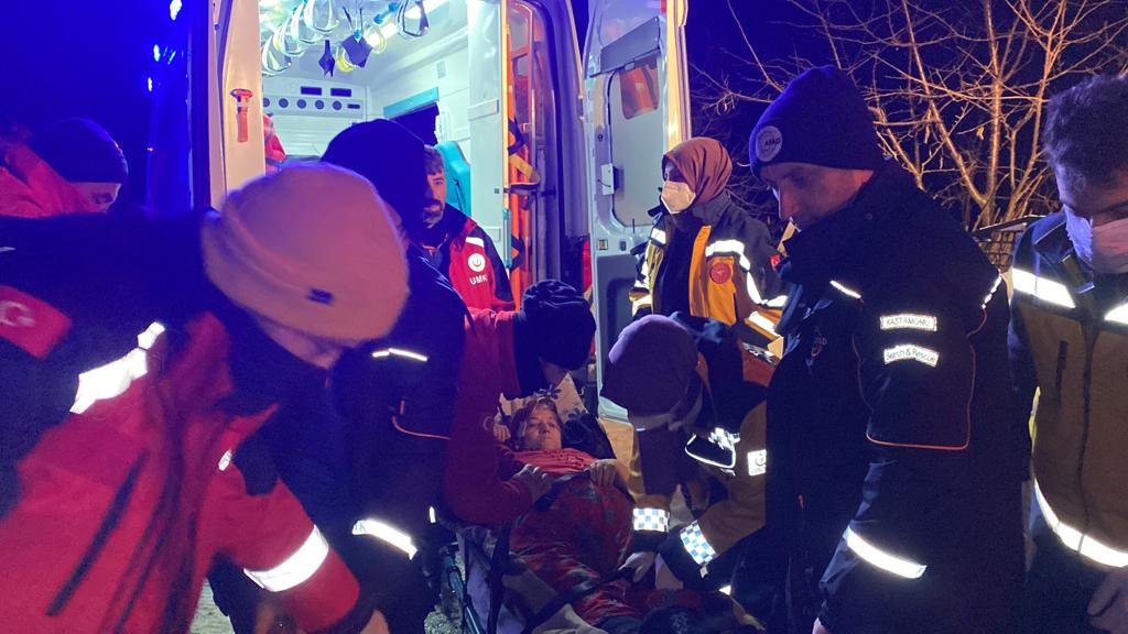 Kastamonu’da kar nedeniyle mahsur kalan hastaya AFAD ve UMKE ekipleri ulaştı