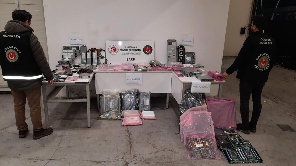 Sarp Sınır Kapısı’nda gümrük kaçağı bilgisayar parçaları ele geçirildi