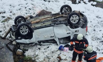 Trabzon’da otomobilin dereye yuvarlandığı kazada baba öldü, oğlu yaralandı