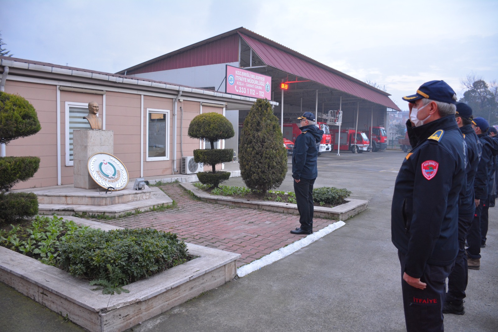 Zonguldak’ta itfaiye personeli, Bursa’daki kazada ölen meslektaşlarını dualarla andı