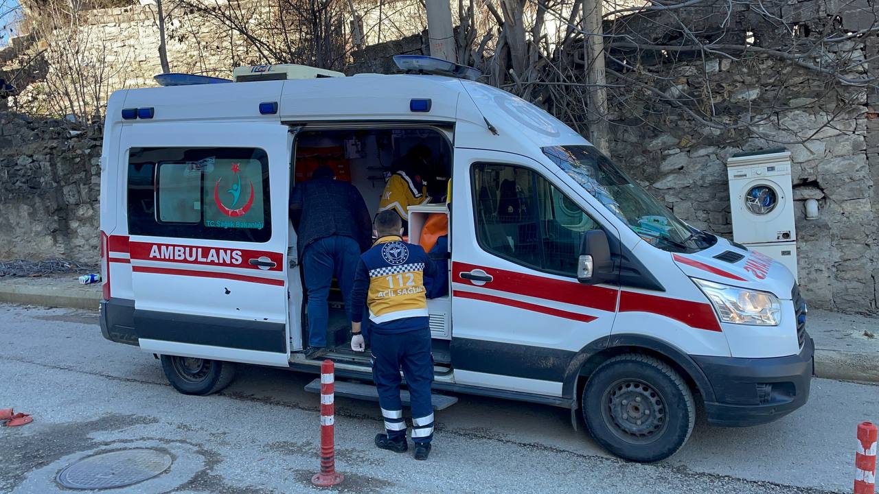 Karabük’te istinat duvarından düşen kişi yaralandı