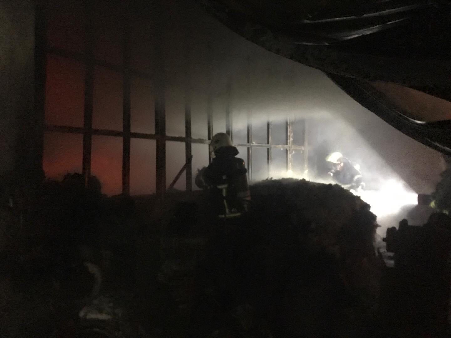 Kastamonu’da çıkan yangında 6 dükkan zarar gördü
