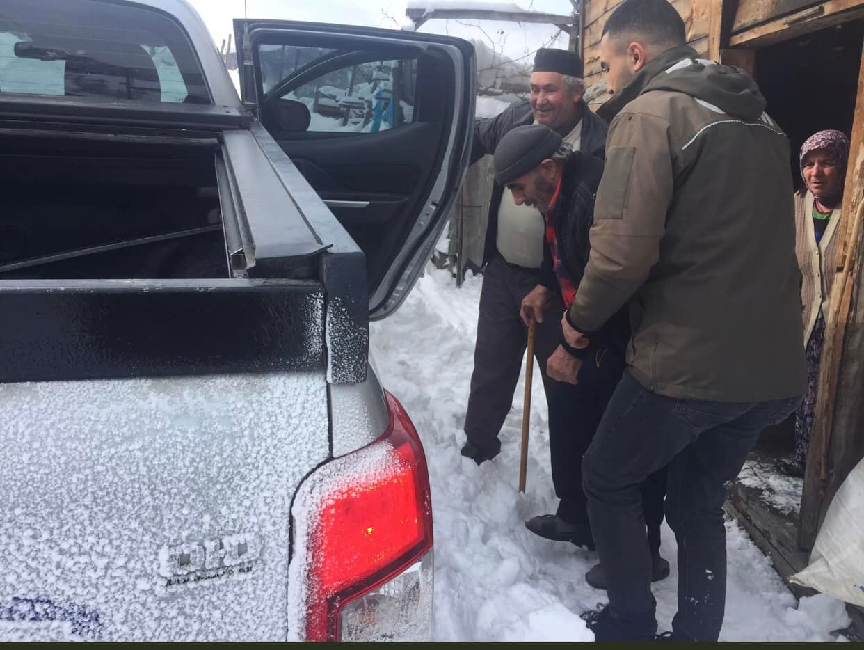 Kastamonu’da kar nedeniyle hastaneye ulaşamayan hasta için ekipler seferber oldu