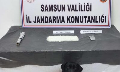 Narkotik köpeği “Tumba” evin çatısında bir kilo metamfetamin buldu