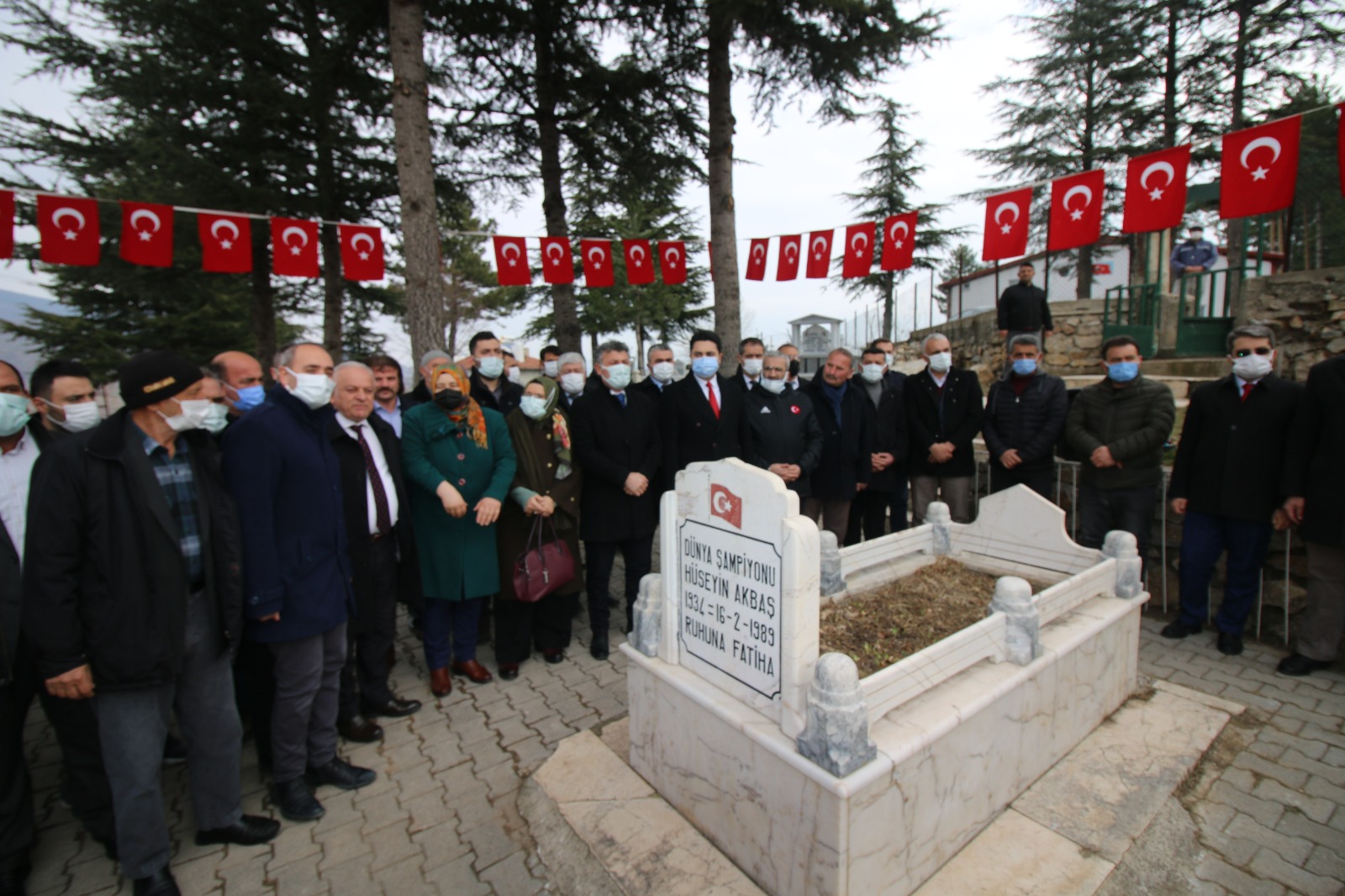 Şampiyon güreşçi Hüseyin Akbaş, Tokat’taki mezarı başında anıldı