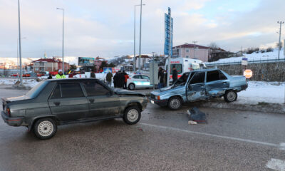 Samsun’da iki otomobilin çarpışması sonucu 4 kişi yaralandı