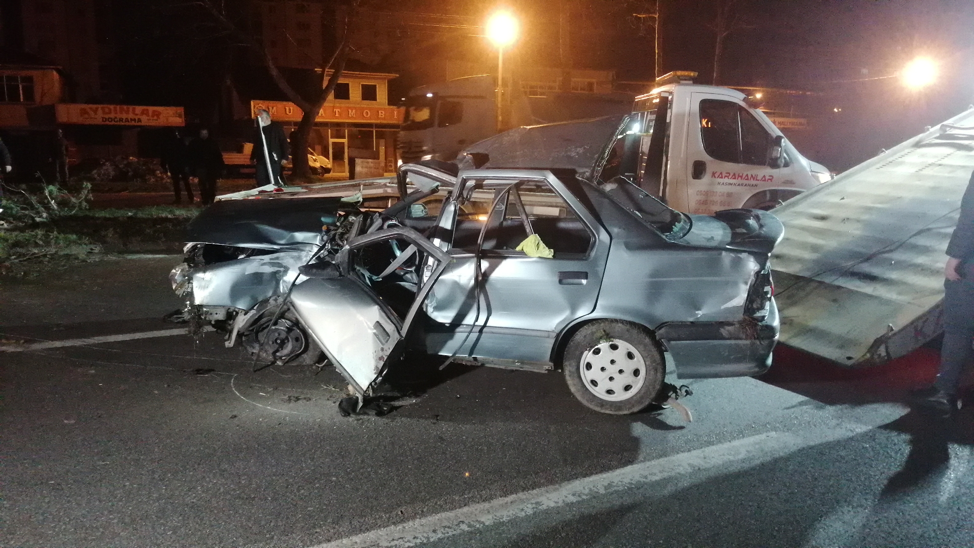 Samsun’da otomobilin aydınlatma direğine çarptığı kazada 5 kişi yaralandı