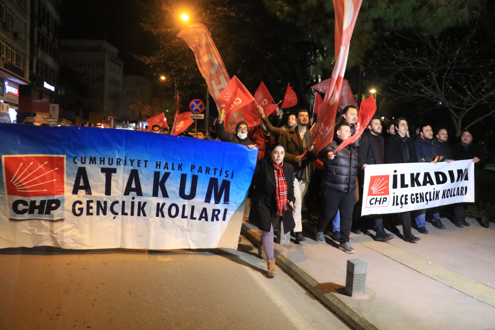Samsun’da vatandaşlar Atatürk Anıtı’ndaki nöbetini sürdürüyor