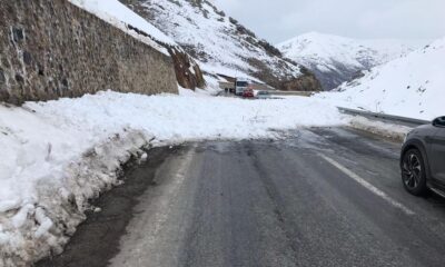 Bayburt-Trabzon kara yolu Salmankaş Geçidi’nde çığ düştü