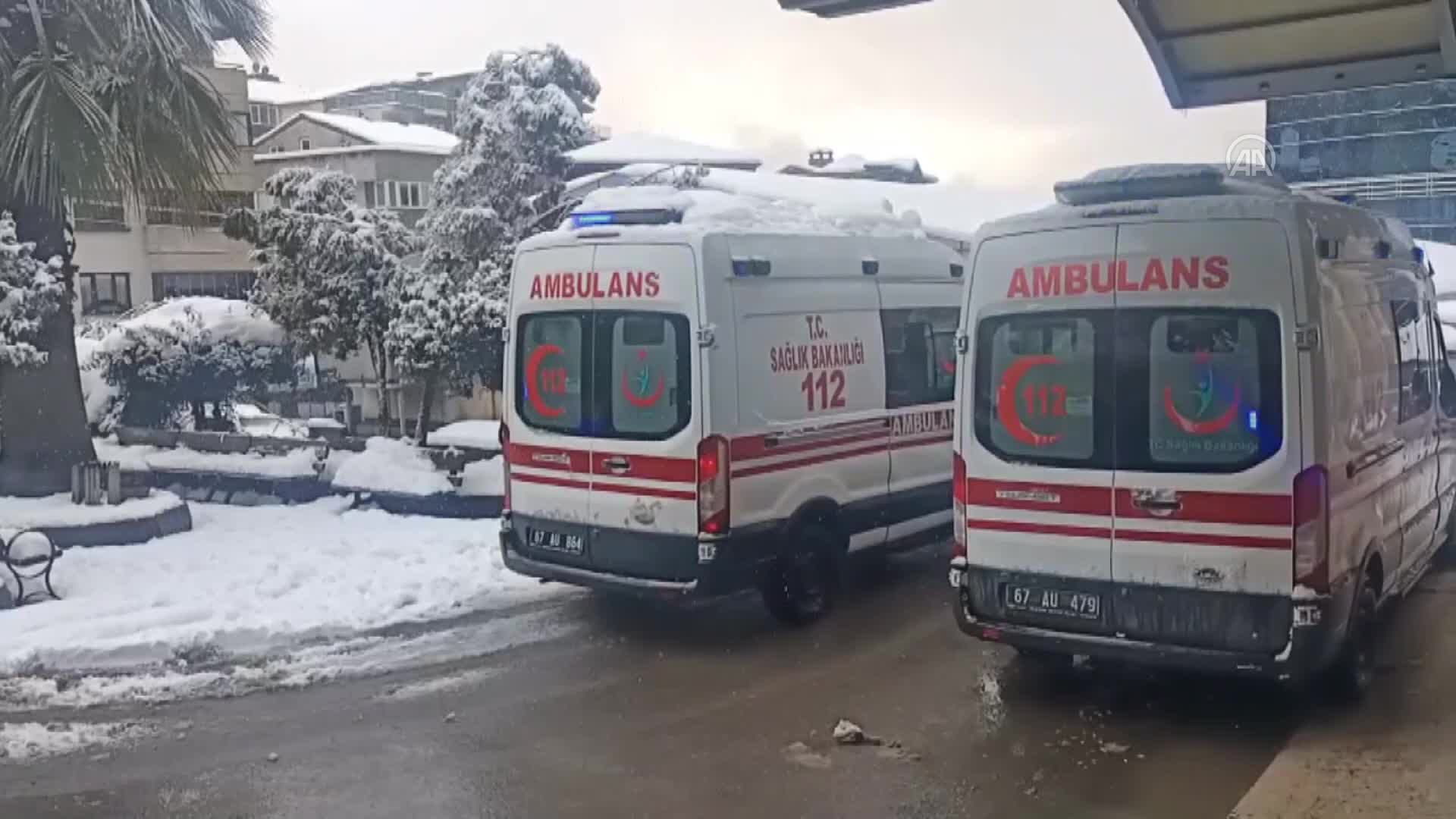 GÜNCELLEME – Zonguldak’ta kar küremek için çıktığı çatıdan düşen kişi öldü