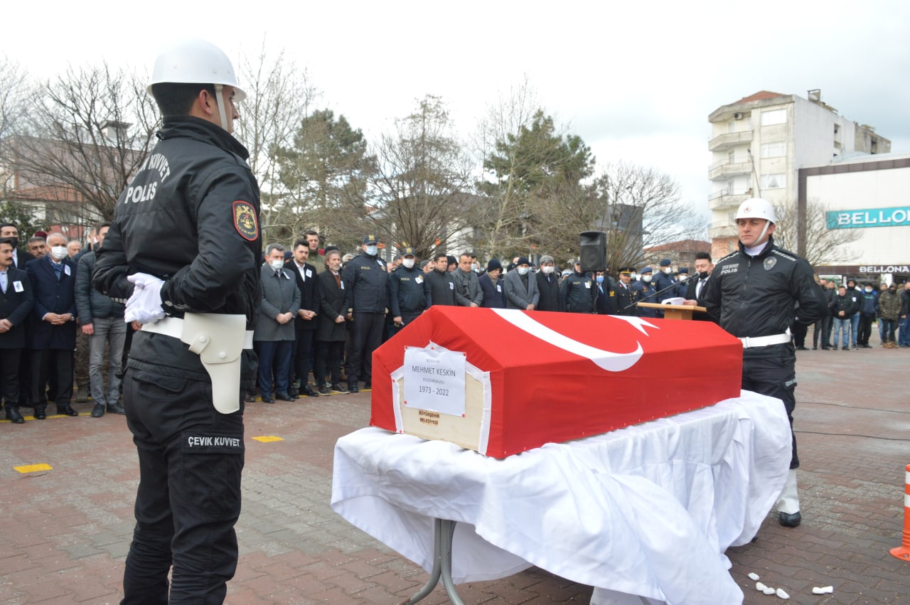 Sakarya’da görevi esnasında kalp krizi geçiren polis hayatını kaybetti