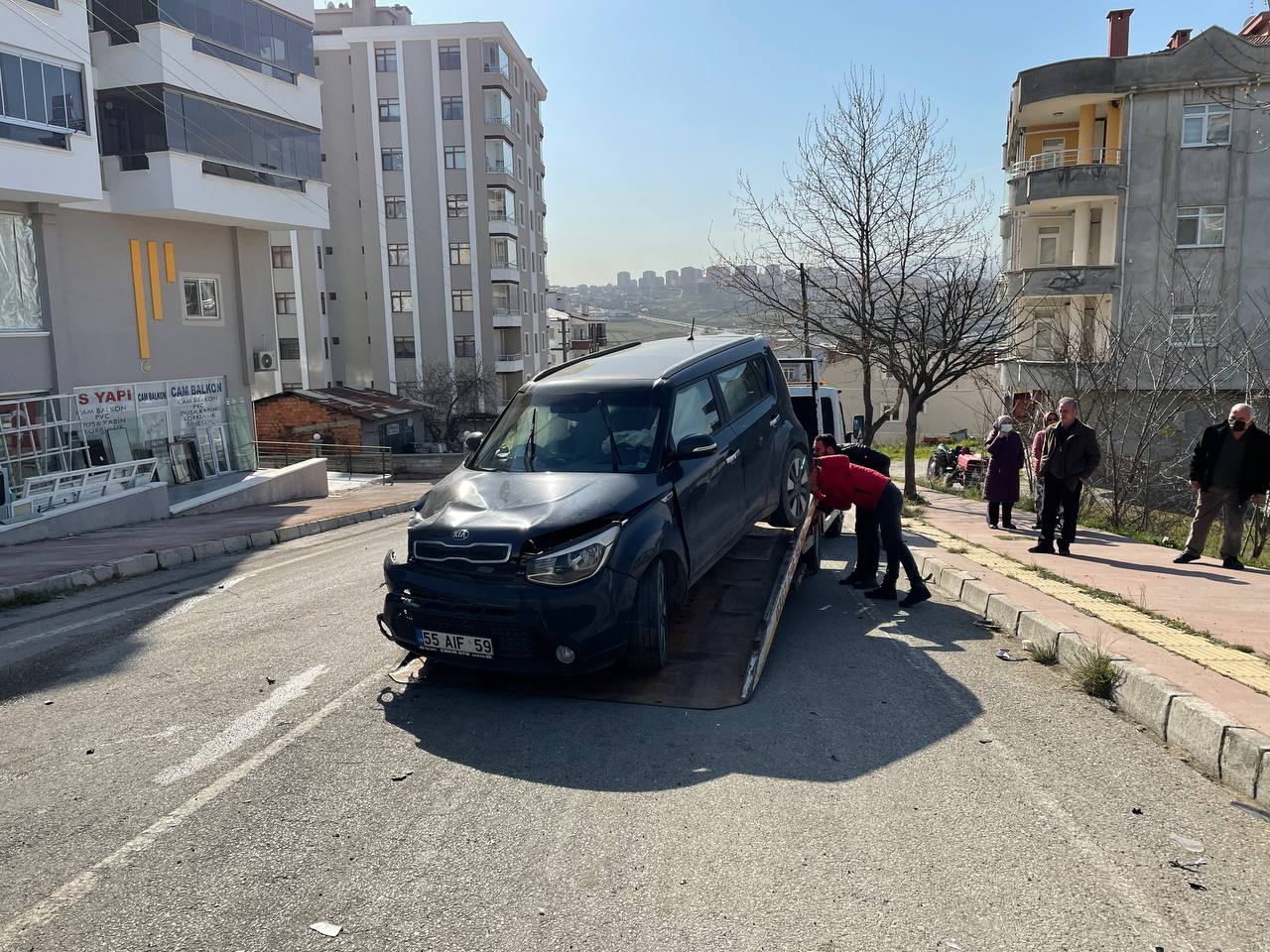 Samsun’da öğrenci servisi ile otomobil çarpıştı, 8’i öğrenci 12 kişi yaralandı