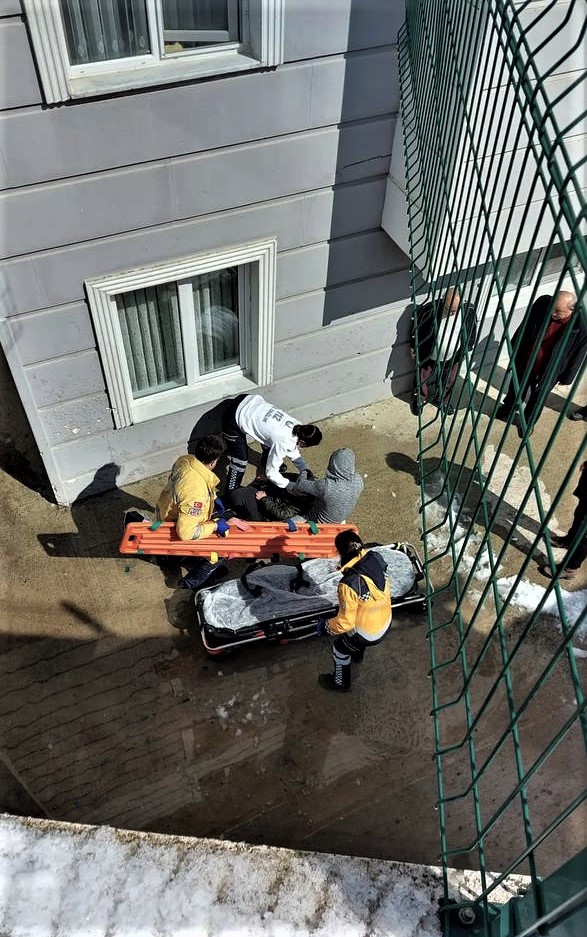 Sinop’ta istinat duvarından düşen çocuk yaralandı