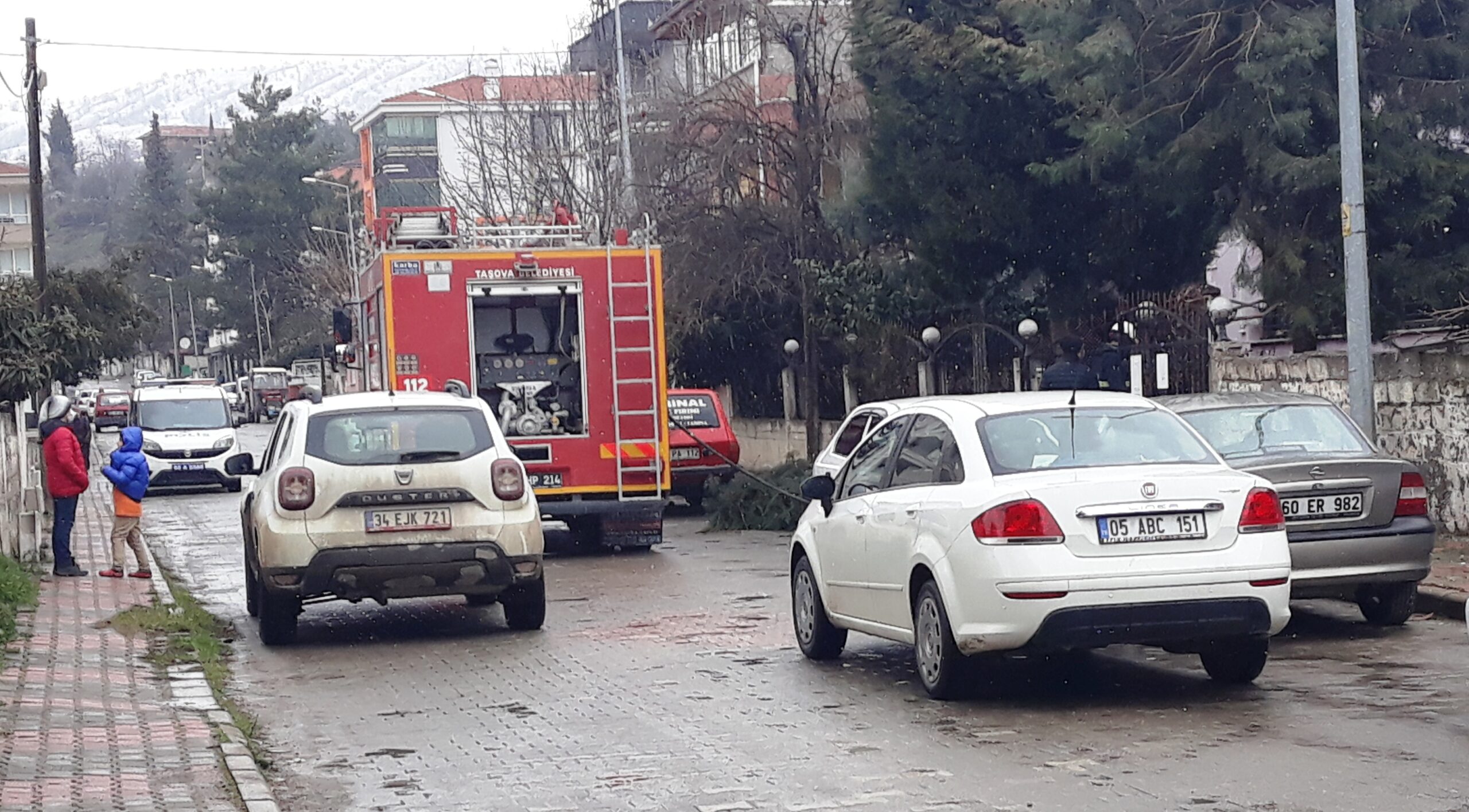 Taşova’da depo yangını hasara yol açtı