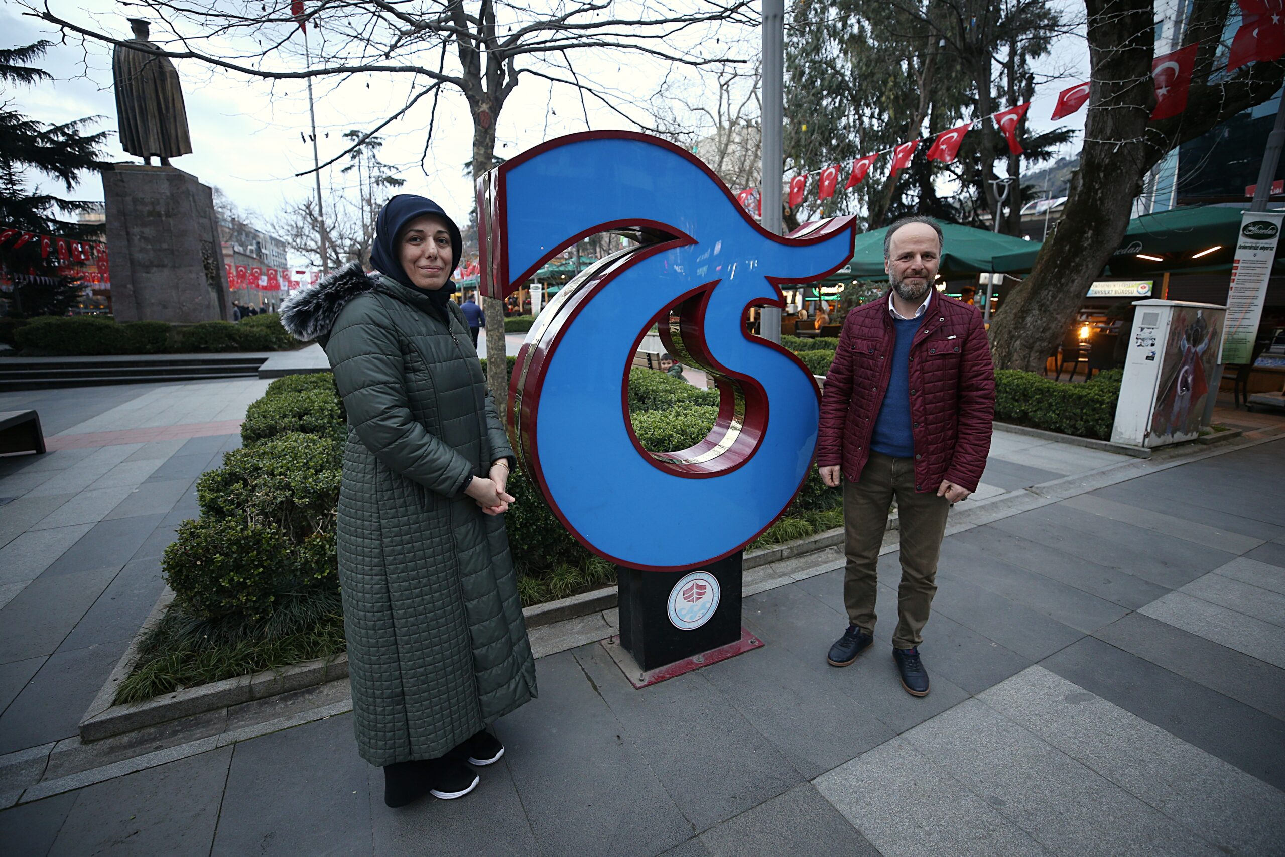 Trabzonspor’un şampiyonluk kupasını çocuklarının mezarına götürmek istiyorlar
