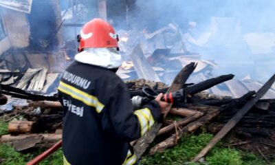 Bolu’da 3 ev yandı