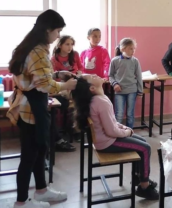 Espiye’de köy okullarındaki çocukların saç kesim ve bakımları yapıldı