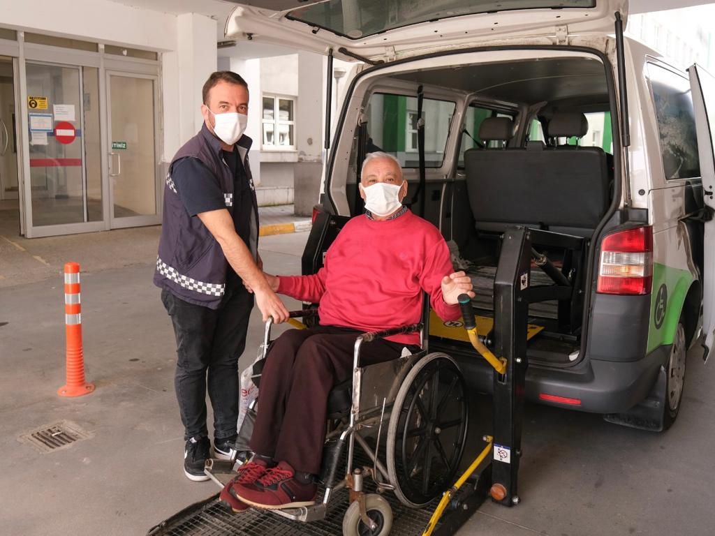 Giresun Belediyesi nakil servis aracıyla engellilerin ulaşımını sağlıyor