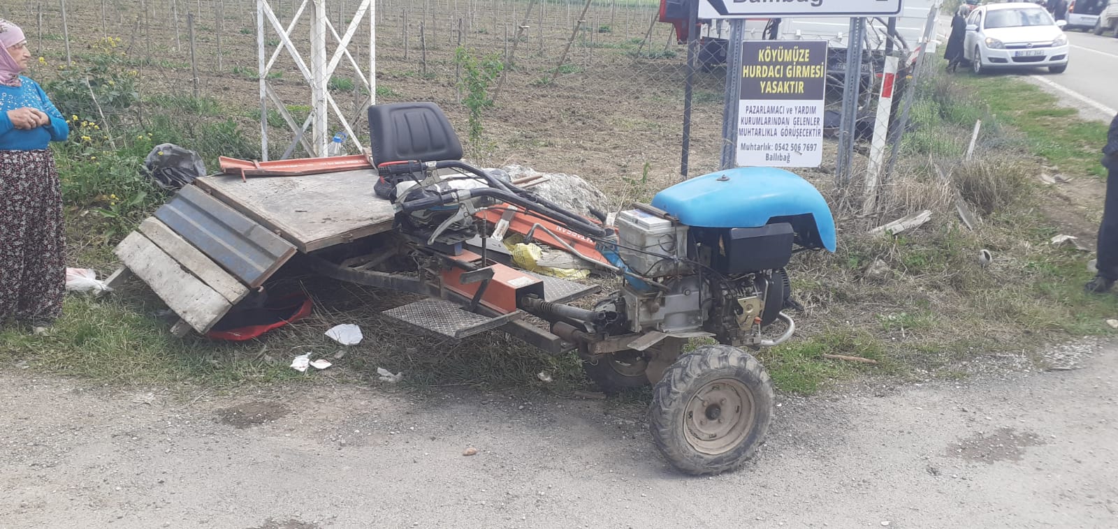 Kamyonet ile tarım aracının çarpıştığı kazada 1 kişi öldü, 2 kişi yaralandı