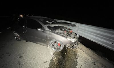 Karabük’te bariyere çarpan otomobilin sürücüsü yaralandı