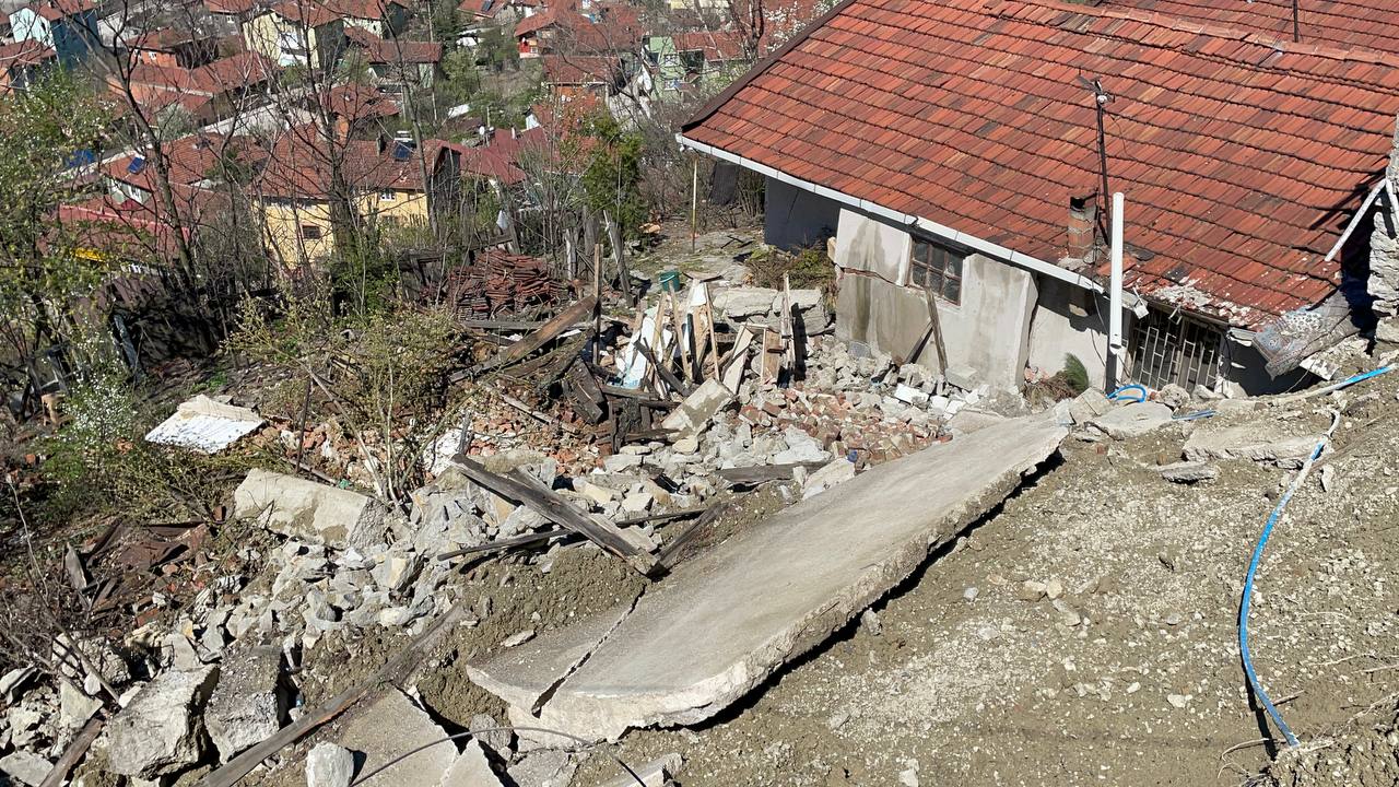 Karabük’te heyelan nedeniyle 2 ev zarar gördü