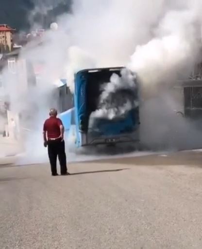 Karabük’te seyir halindeki halk otobüsünde çıkan yangın söndürüldü