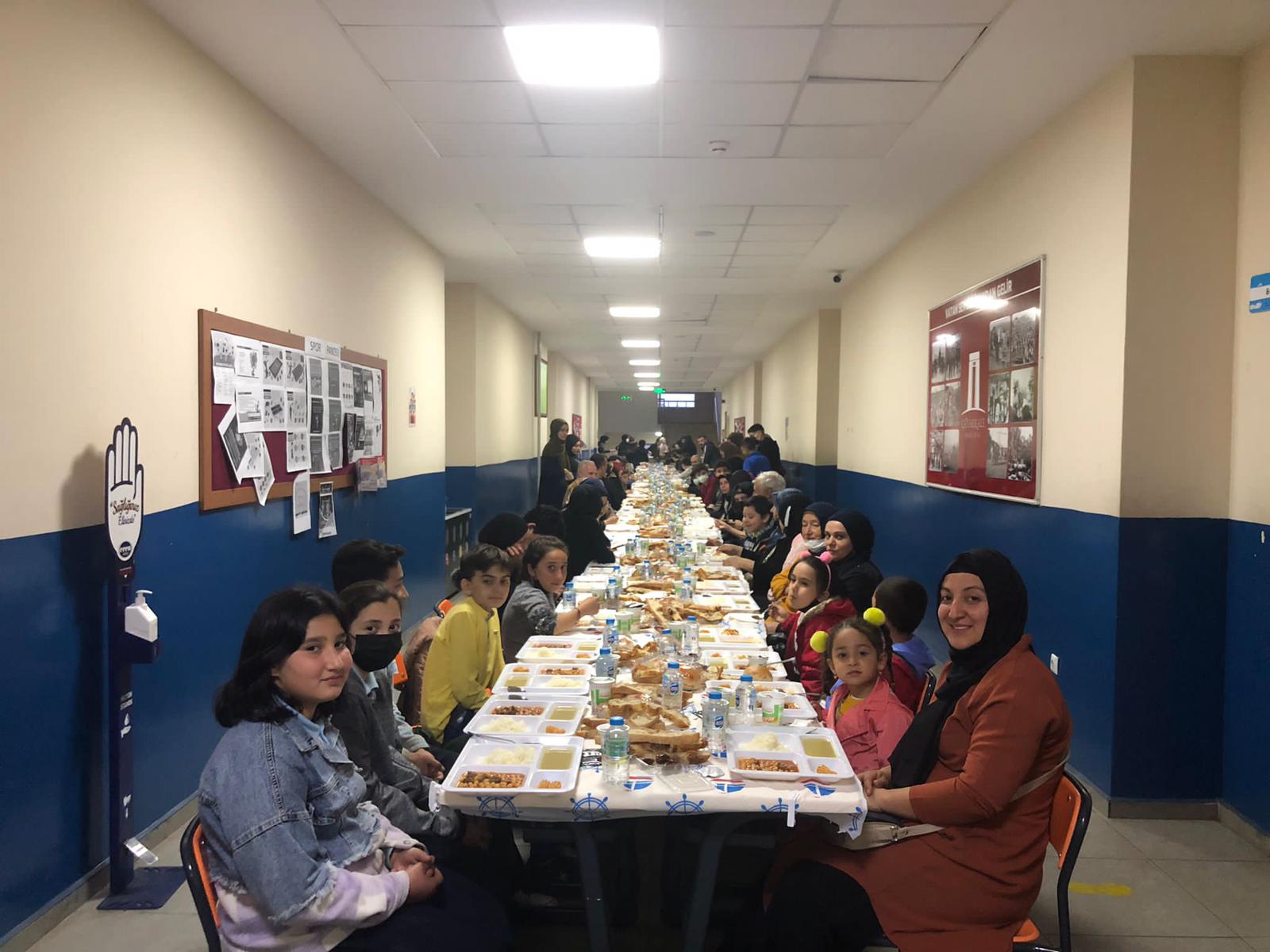 Kilimli’deki Şehit İslam Çakar İmam Hatip Ortaokulunda iftar programı yapıldı