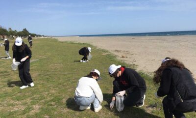 Lise öğrencileri e-Twinning projesi kapsamında sahil temizliği yaptı