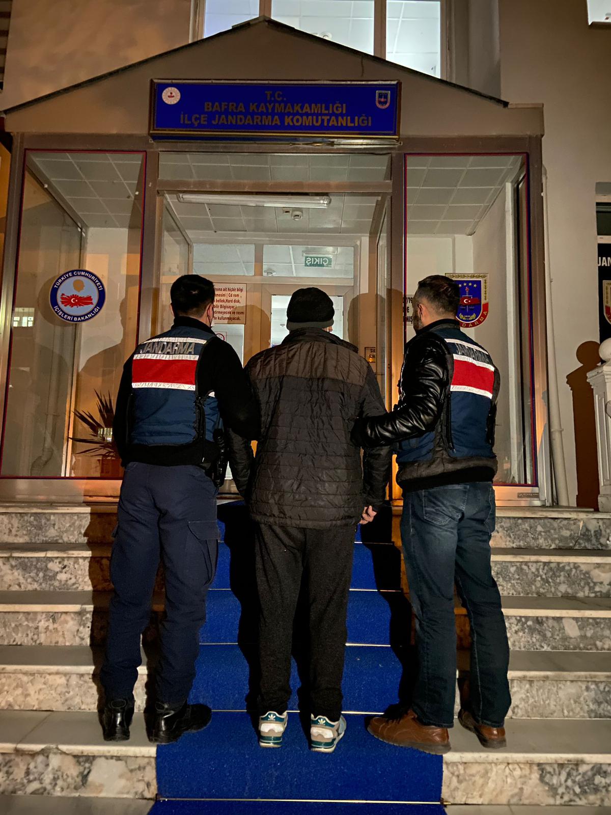 Samsun’da iş yeri ile 5 evden hırsızlık yapan 3 zanlı tutuklandı