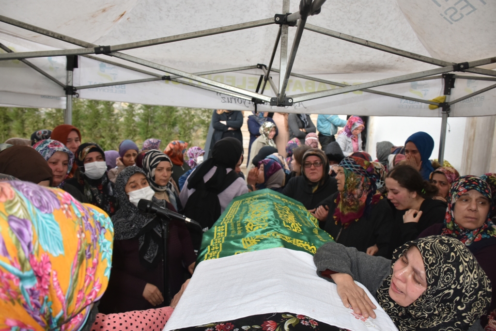 Sinop’ta eski eşi tarafından öldürülen kadının cenazesi defnedildi