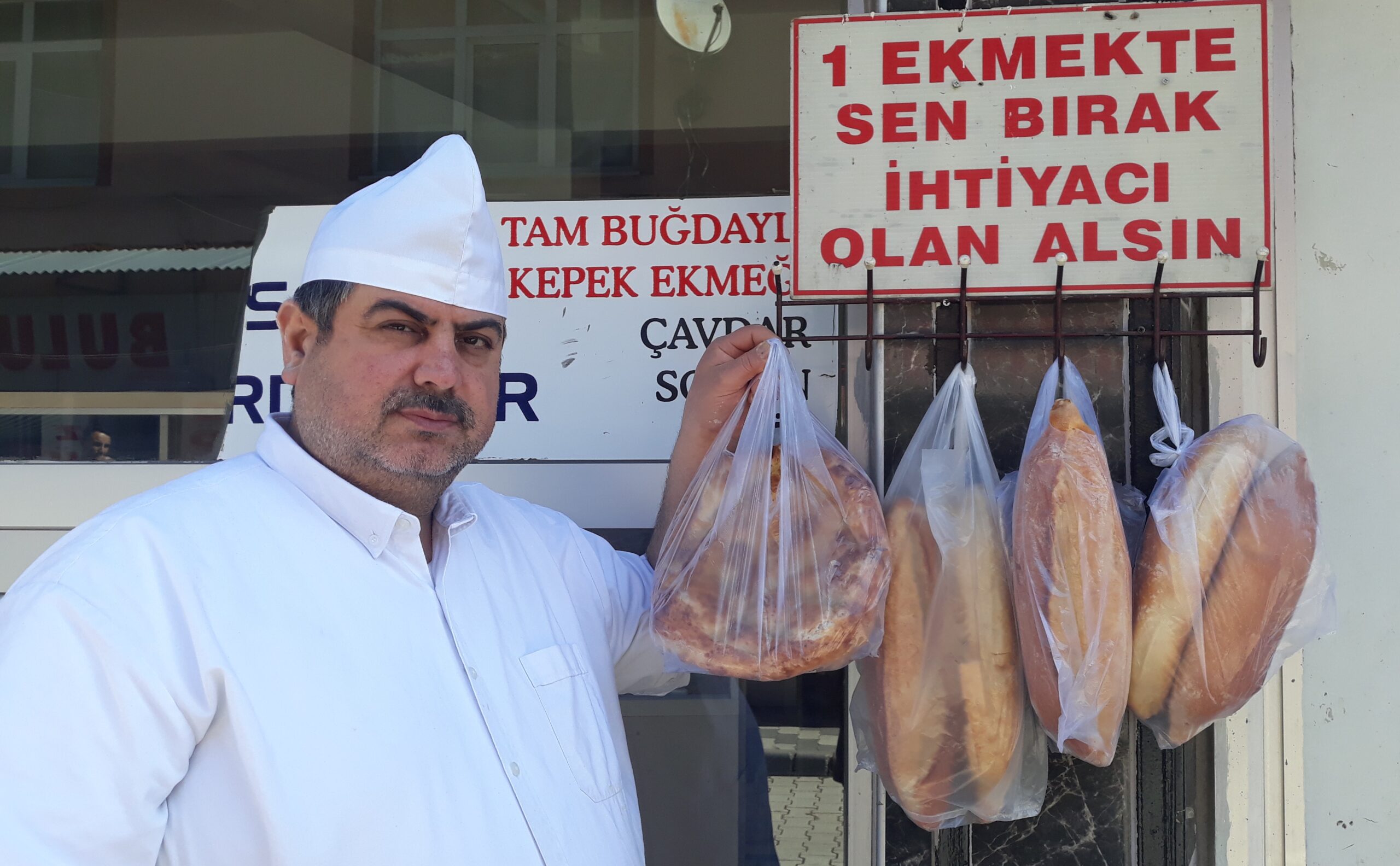 Taşova’da askıda ekmek kampanyası devam ediyor