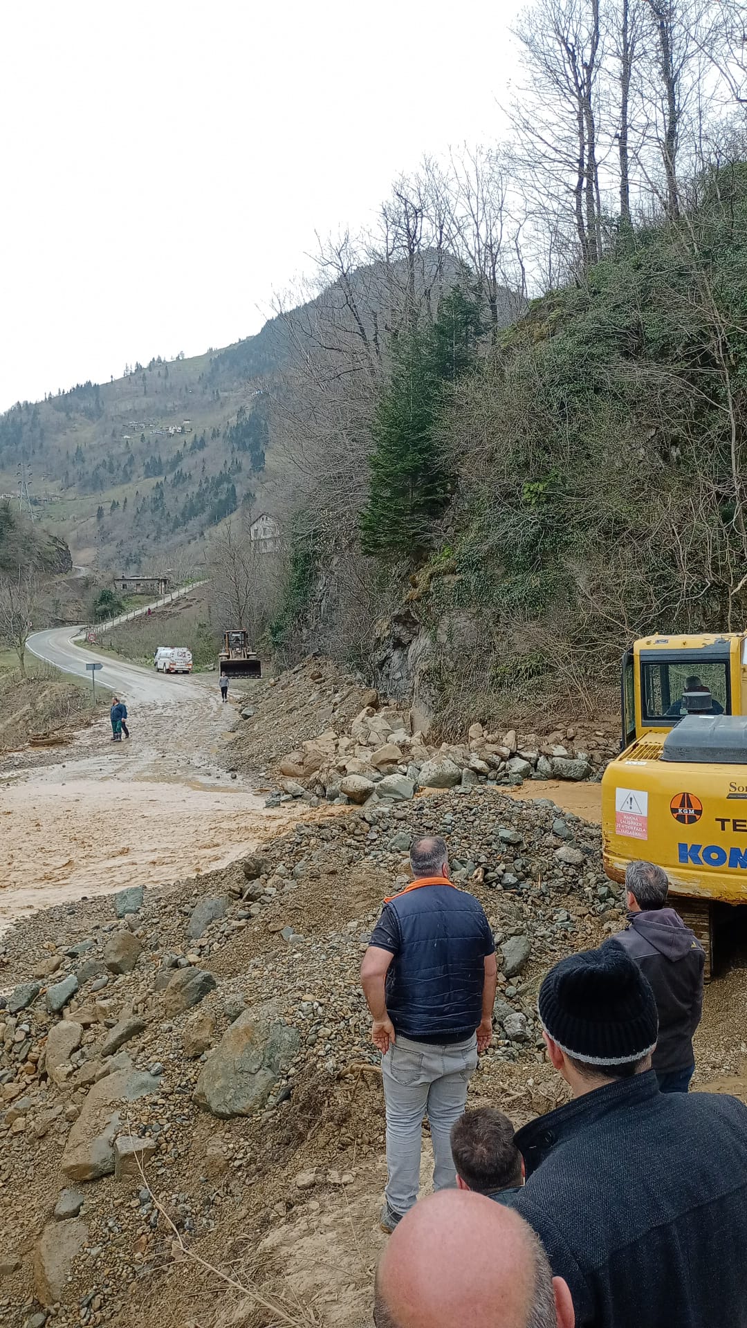 Trabzon’un Araklı ilçesinde çığ ve heyelan meydana geldi